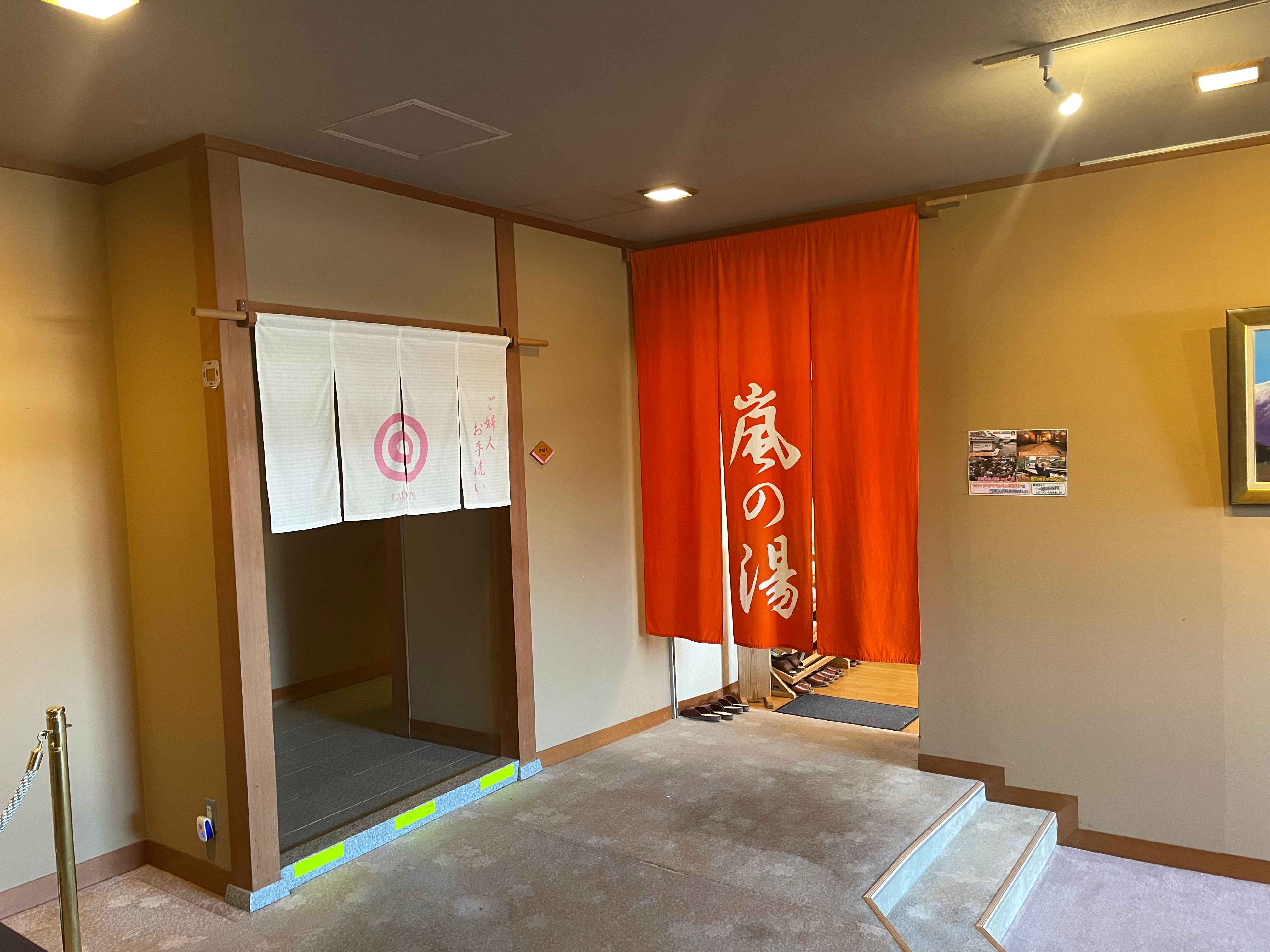 廊下の案内表示の画像